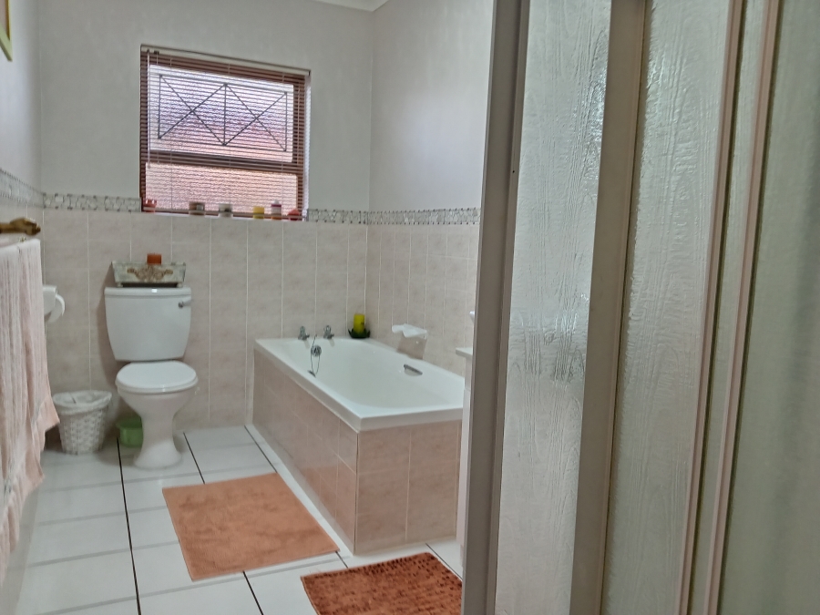 3 Bedroom Property for Sale in Strelitzia Park Eastern Cape